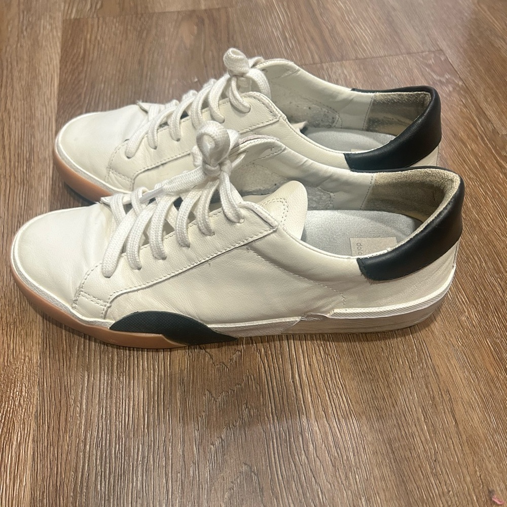 Dolce Vita Zina sneaker size 9. - Picture 2 of 4